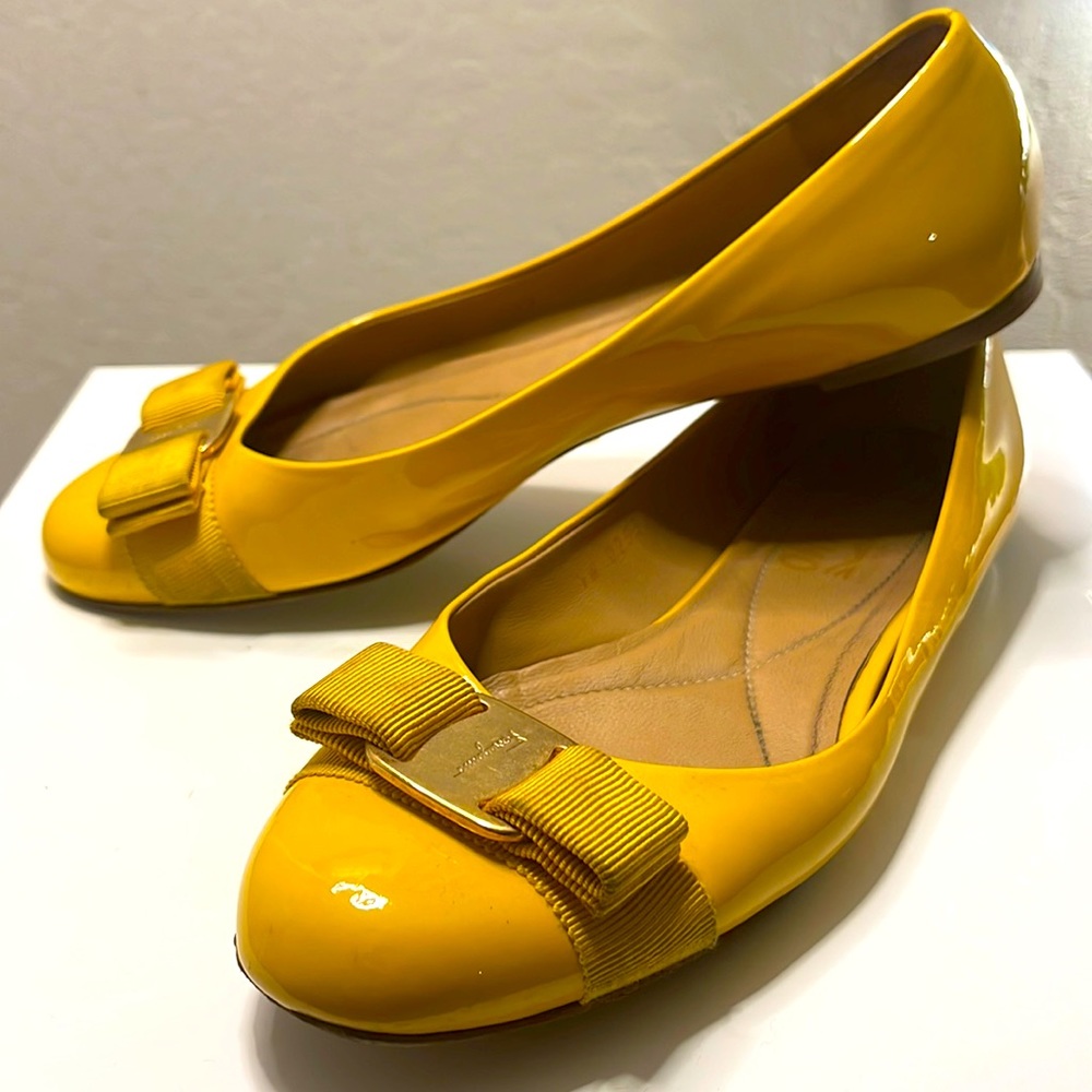 SALVATORE FERRAGAMO
Vara Bow Accent Patent Leather Ballet Flats